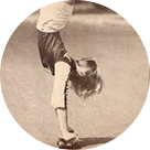 1976年，Ellen O'Neal成為首位職業滑板女性